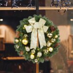 Hausse 15″ Lighted Christmas Wreath with Golden Bow & Balls, 40 LED Lights, 8 Modes, Battery Operated, Metal Hanger, IP44 Waterproof, for Front Door & Wall Decor