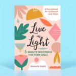 Live in Light: 5-Minute Devotions for Teen Girls – A Christian Girl’s Guide to the Teenage Years Inspirational Devotional for Teen Girls New Edition